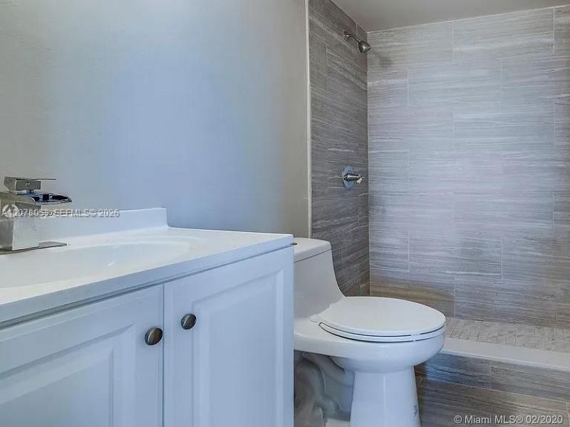 8240 SW 210th St, Unit 319, Cutler Bay, FL 33189 Photo