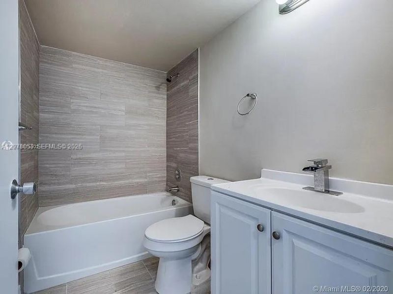 8240 SW 210th St, Unit 319, Cutler Bay, FL 33189 Photo