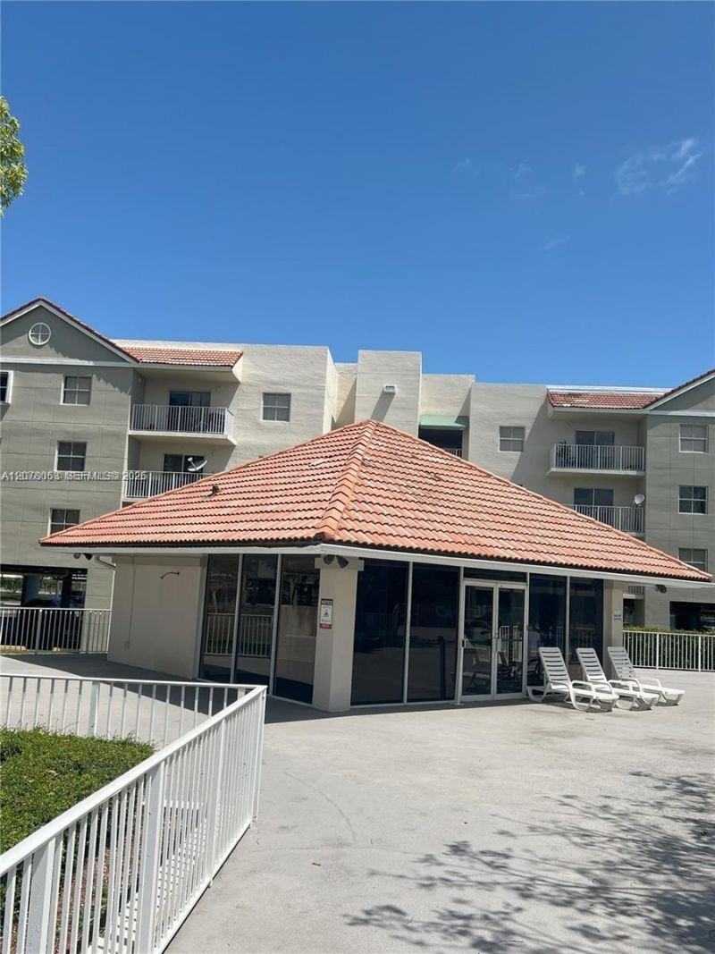 8240 SW 210th St, Unit 319, Cutler Bay, FL 33189 Photo