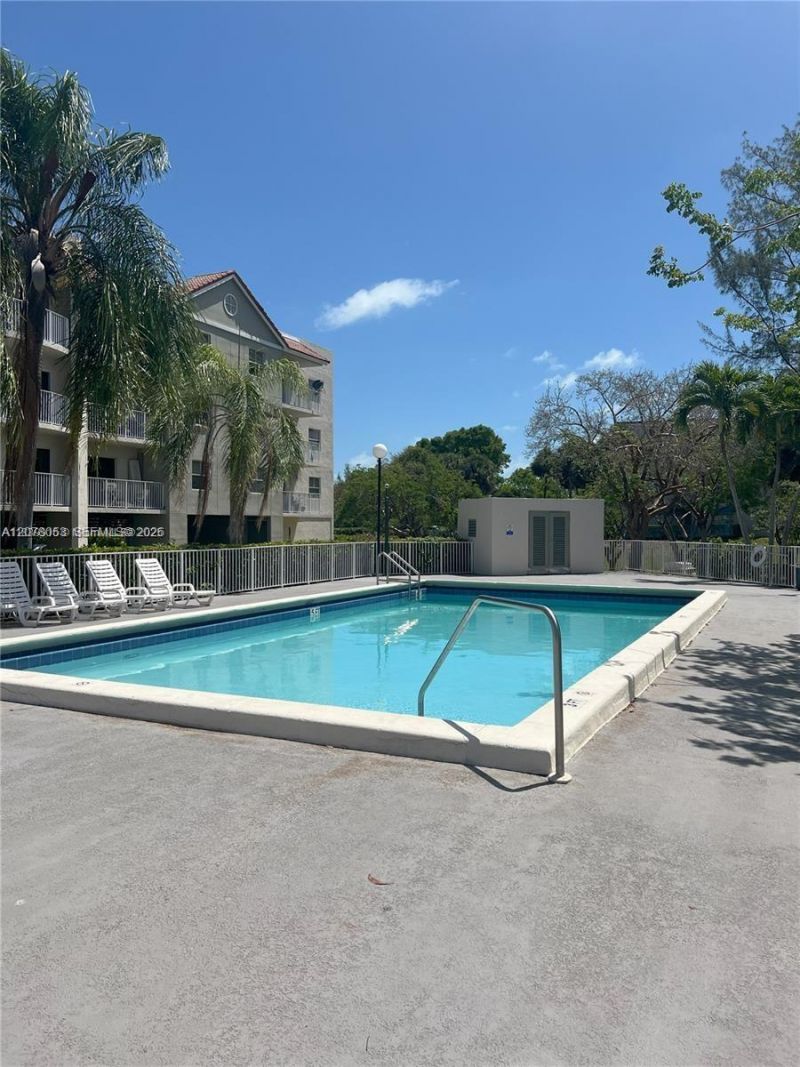 8240 SW 210th St, Unit 319, Cutler Bay, FL 33189 Photo