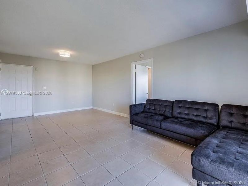 8240 SW 210th St, Unit 319, Cutler Bay, FL 33189 Photo
