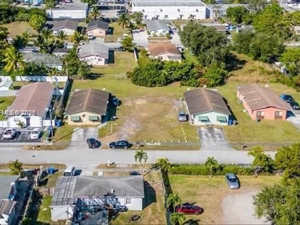 5649 SW 27th St , West Park, FL 33023