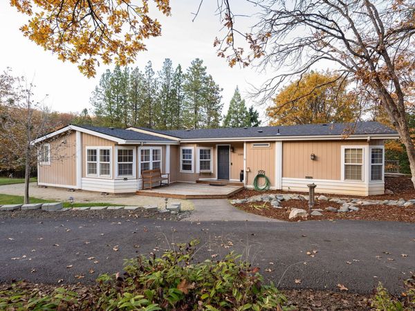 2285 Jasmine Avenue, Medford, OR 97501