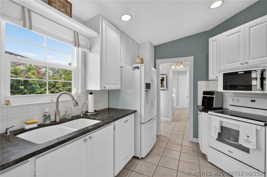 8232 SE Paurotis Lane , Hobe Sound, FL 33455 Photo