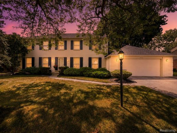 35973 Old Homestead Drive, Farmington Hills, Mi 48335