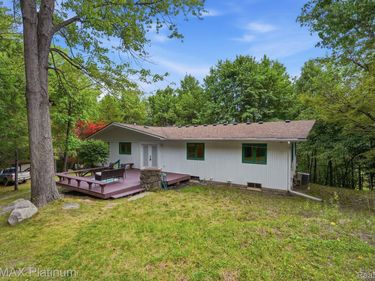2420 Shagbark, Milford Township, Mi 48380