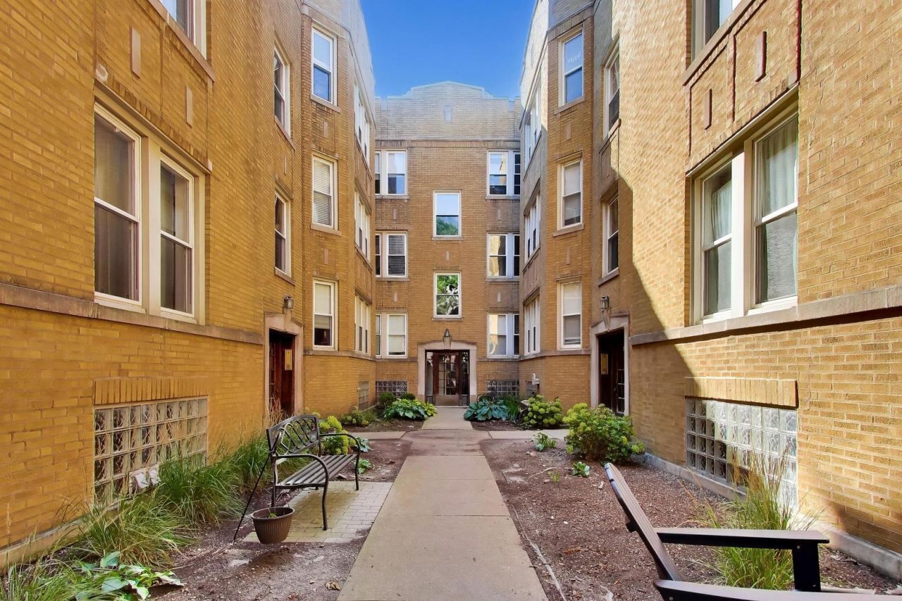3406 N Bell Avenue, Unit 2, Chicago, IL 60618 Main Photo