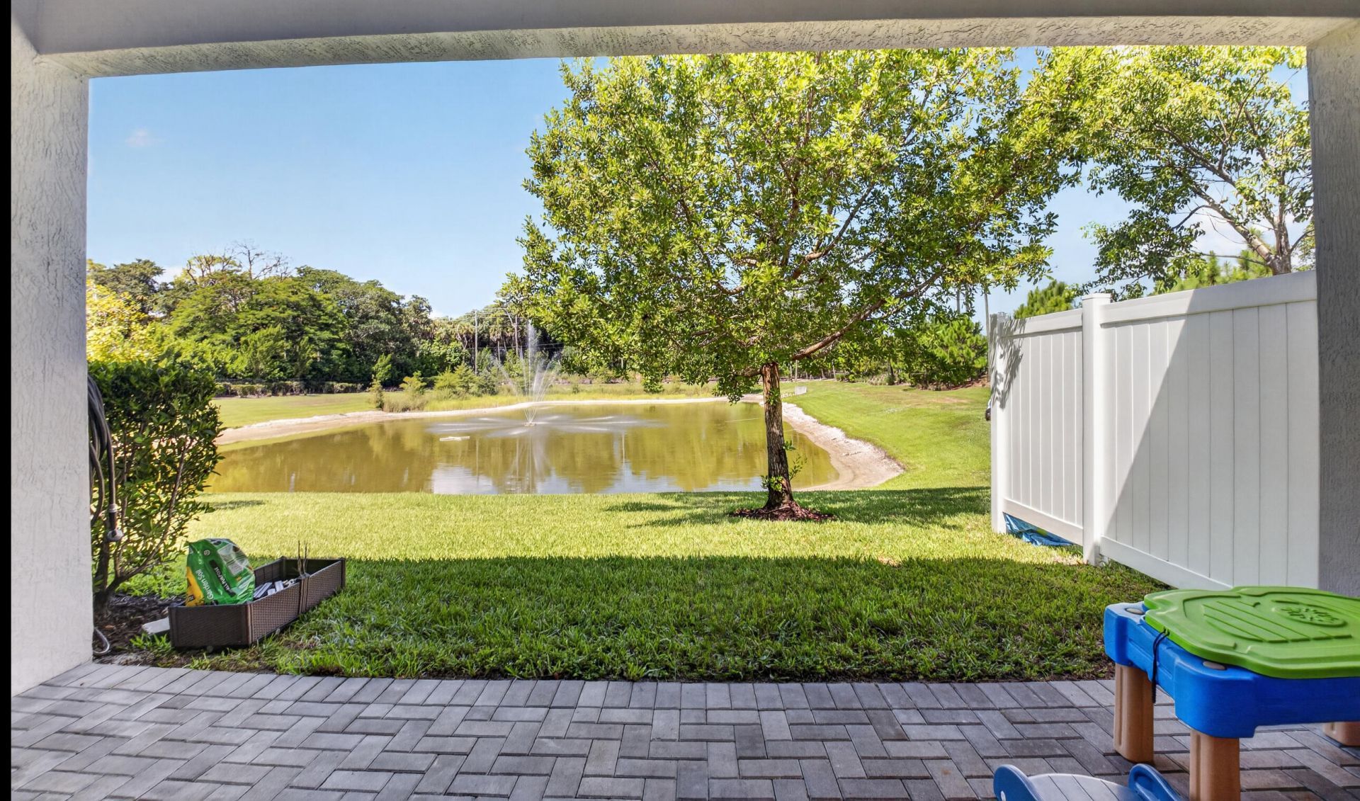 6710 Pointe Of Woods Drive, West Palm Beach, FL 33413 Photo