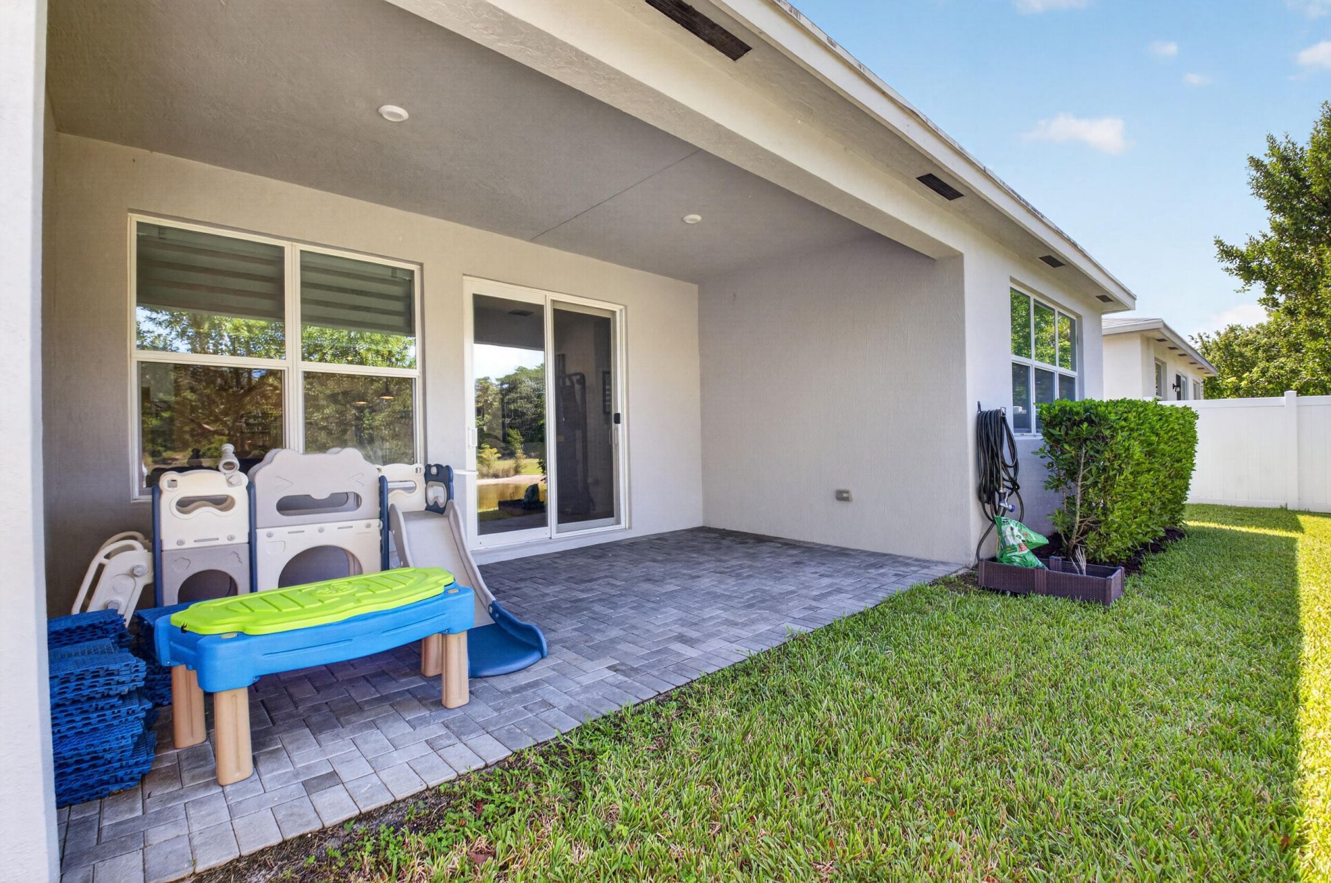 6710 Pointe Of Woods Drive, West Palm Beach, FL 33413 Photo
