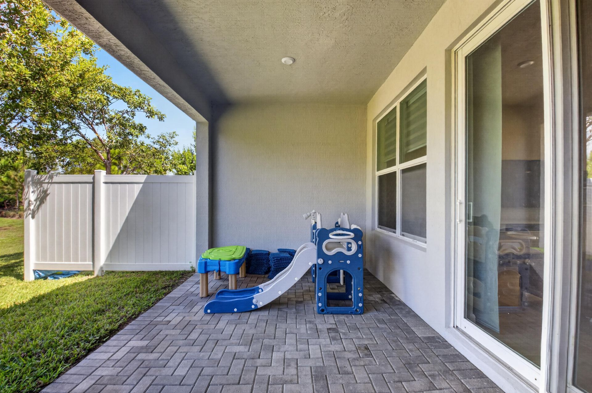6710 Pointe Of Woods Drive, West Palm Beach, FL 33413 Photo