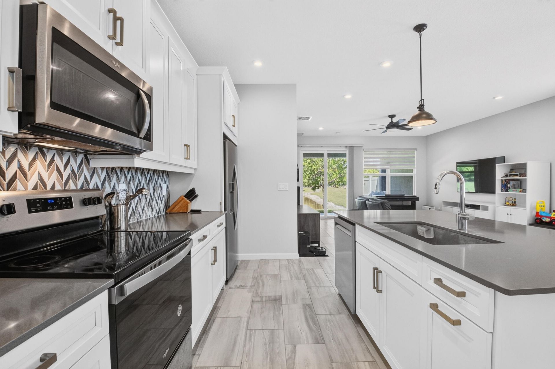 6710 Pointe Of Woods Drive, West Palm Beach, FL 33413 Photo