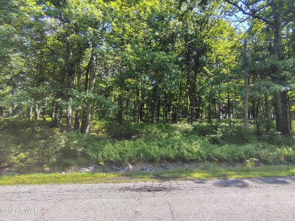 101 Gaskin Drive , Lords Valley, PA 18428