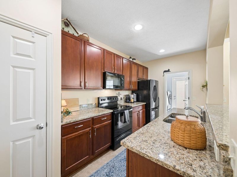 5573 Lantos Road, Dublin, OH 43016 Photo 7