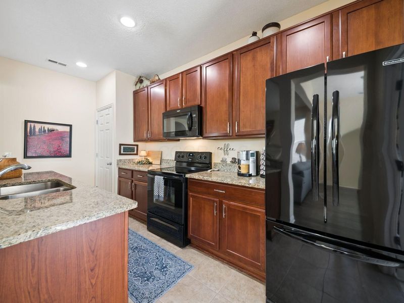 5573 Lantos Road, Dublin, OH 43016 Photo 8