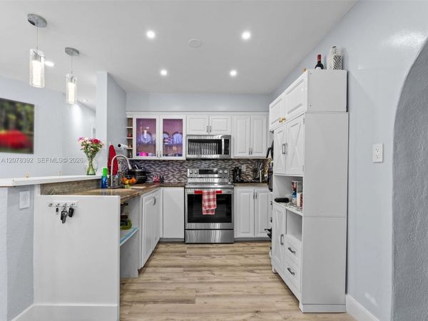 6432 Perry St , Hollywood, FL 33024