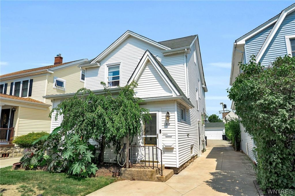 218 Mckinley Avenue, Buffalo, NY 14217 Main Photo
