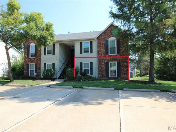 1502 Surrey Lane, St Peters, MO 63304