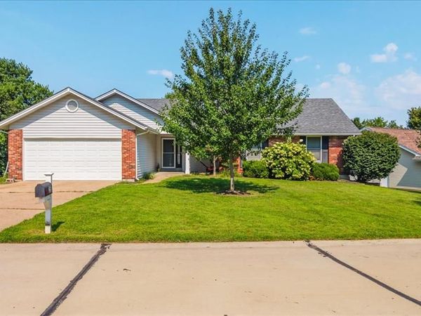 25 Park Place , St Peters, MO 63376