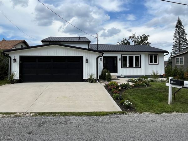 253 Aqua Boulevard , Coventry, OH 44319