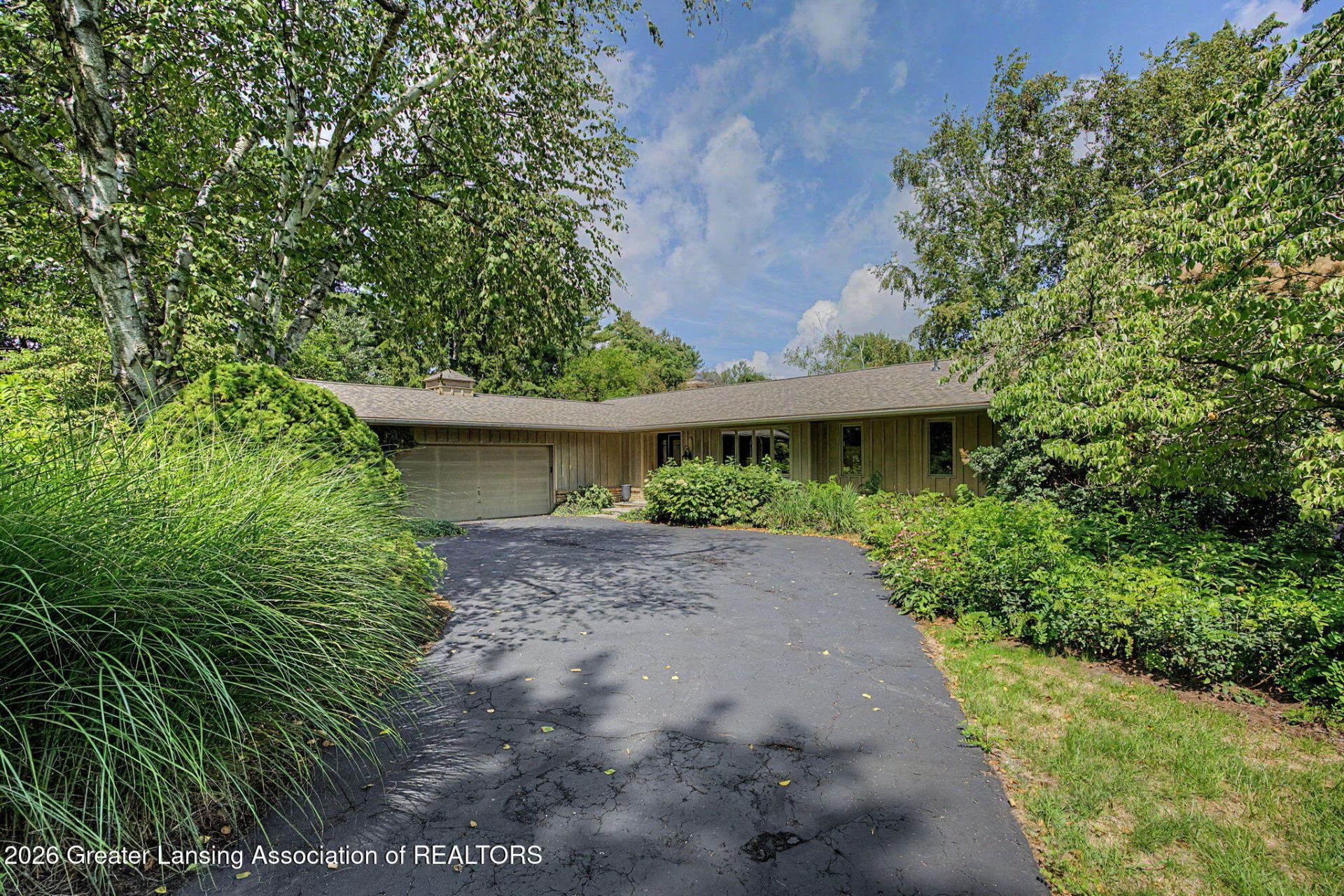 9124 Riverside Drive, Grand Ledge, MI 48837 Main Photo