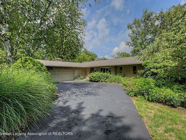 9124 Riverside Drive, Grand Ledge, MI 48837