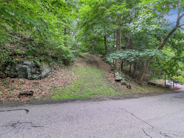 1 Pamela Place , Millwood, NY 10546