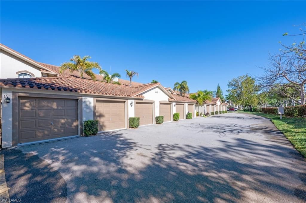 242 Newport Dr , Unit 509, Naples, FL 34114 Photo