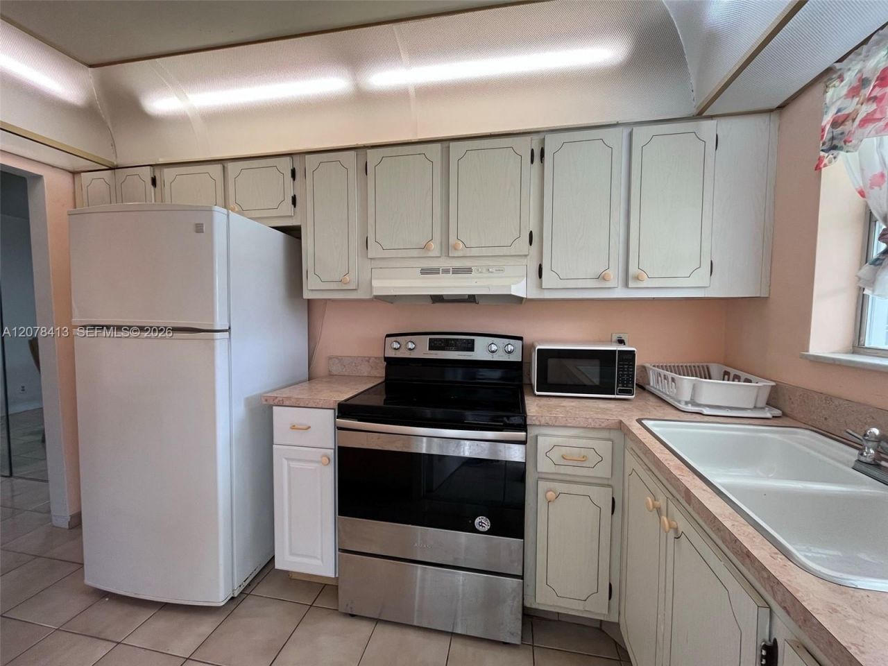 581 Blue Heron Dr , Unit 307-B, Hallandale Beach, FL 33009 Photo