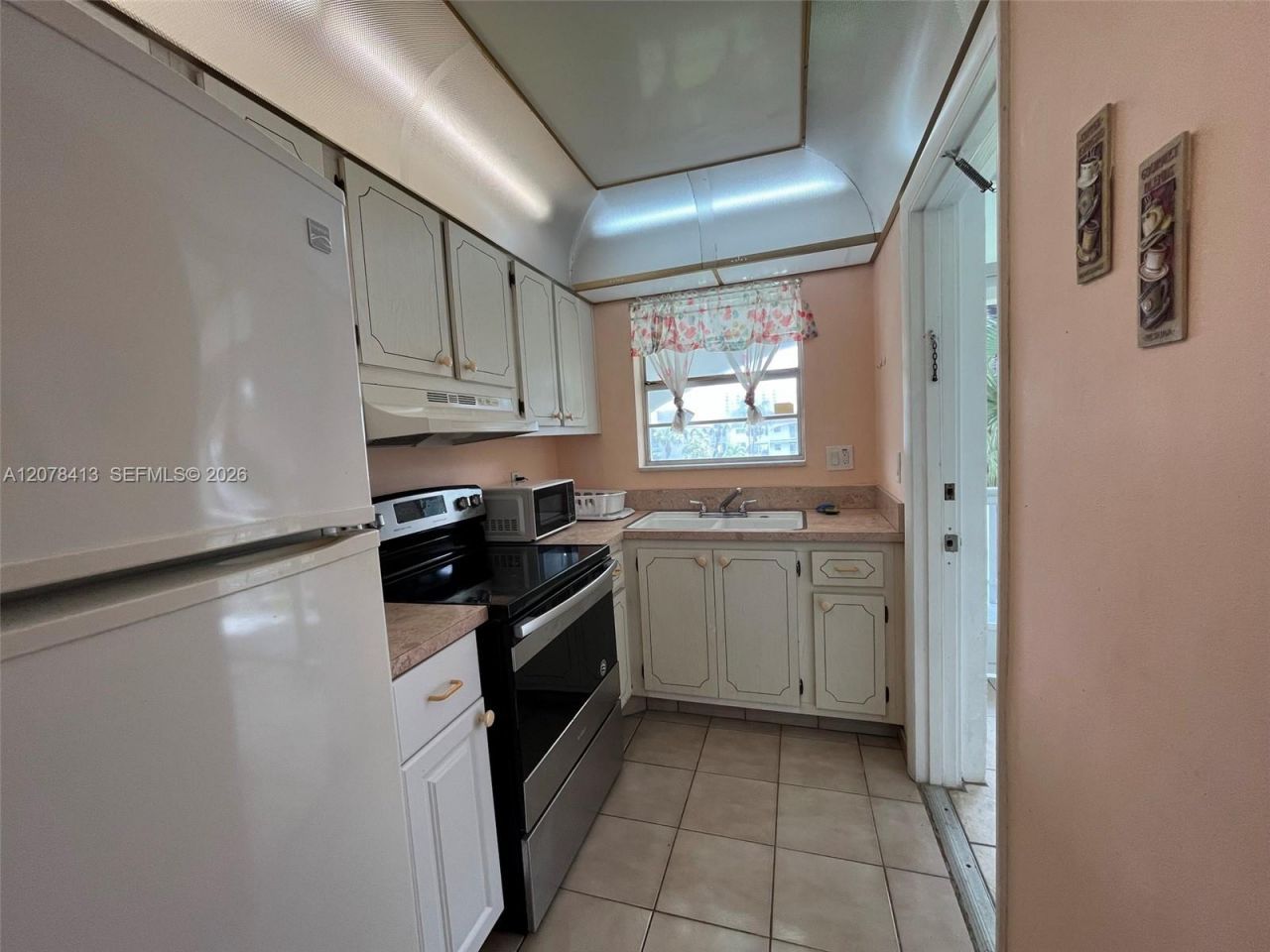 581 Blue Heron Dr , Unit 307-B, Hallandale Beach, FL 33009 Photo