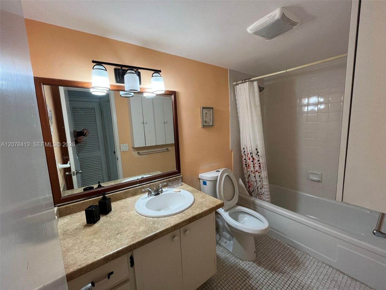 581 Blue Heron Dr , Unit 307-B, Hallandale Beach, FL 33009 Photo