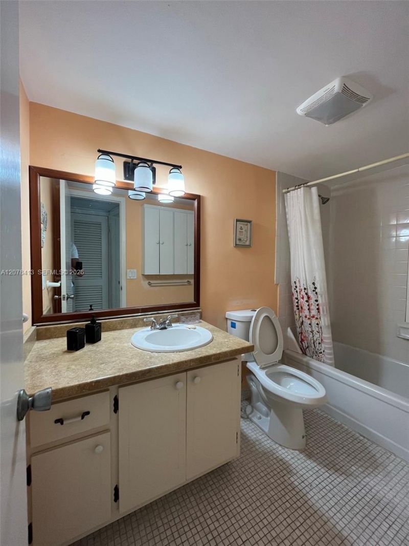 581 Blue Heron Dr , Unit 307-B, Hallandale Beach, FL 33009 Photo