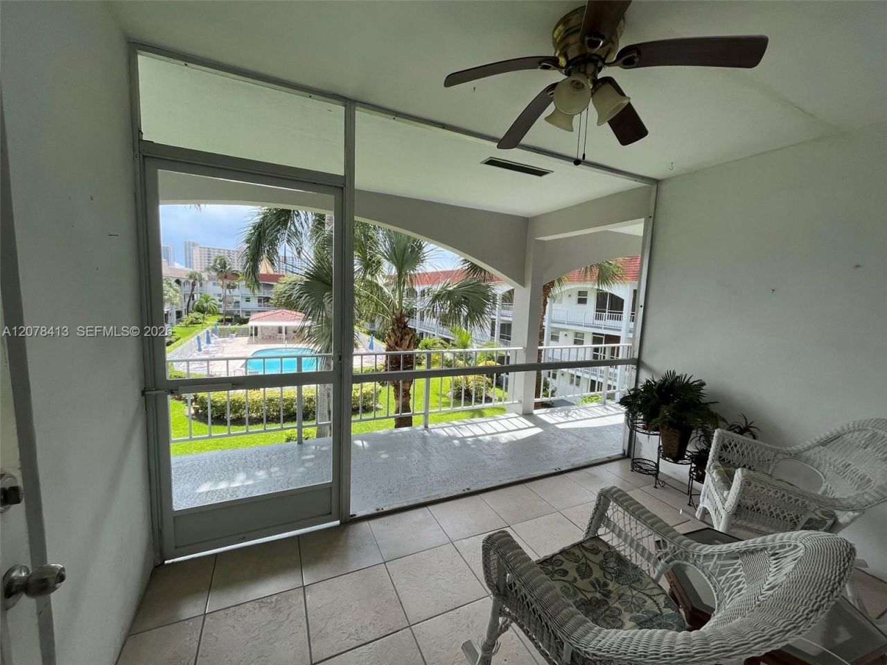 581 Blue Heron Dr , Unit 307-B, Hallandale Beach, FL 33009 Photo