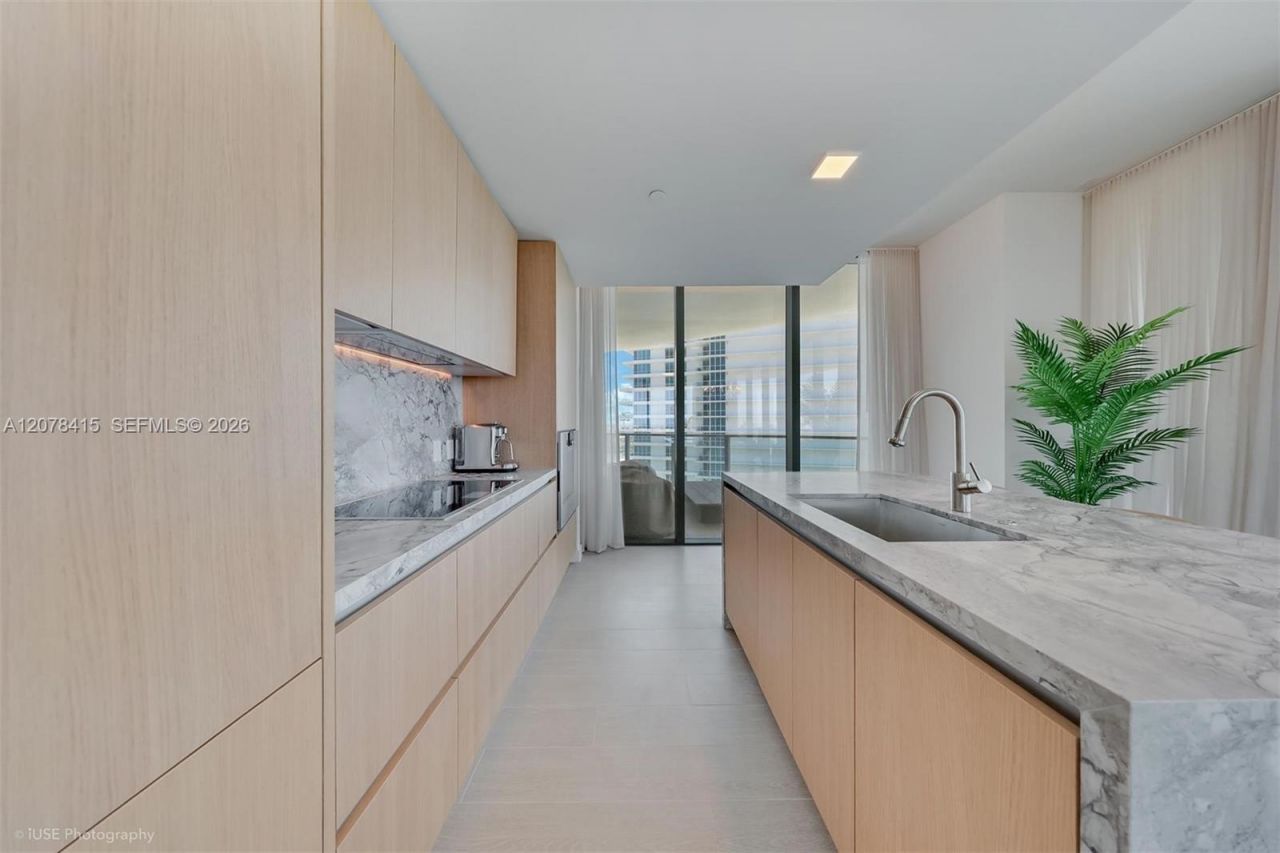 500 Alton Rd , Unit 1405, Miami Beach, FL 33129 Photo