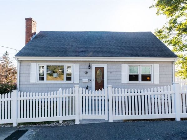 8 Siren St, Winthrop, MA 02152