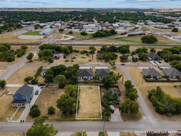 205 Garfield Street , McGregor, TX 76657