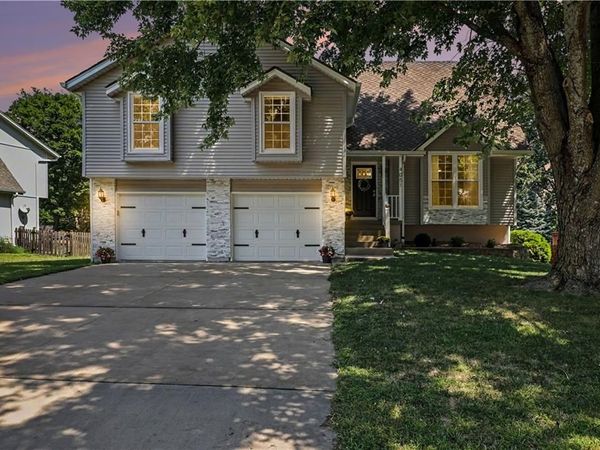 4051 SW Clipper Lane, Lee's Summit, MO 64082