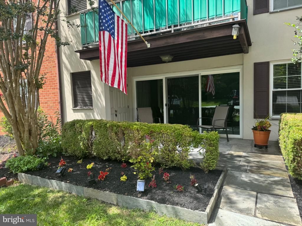 111 DRUMMERS LANE , WAYNE, PA 19087