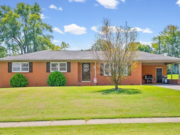 204 Millbrooke Dr , Hopkinsville, KY 42240