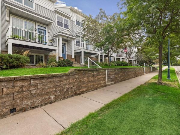 1662 Village Trail E, Unit 3, Maplewood, MN 55109