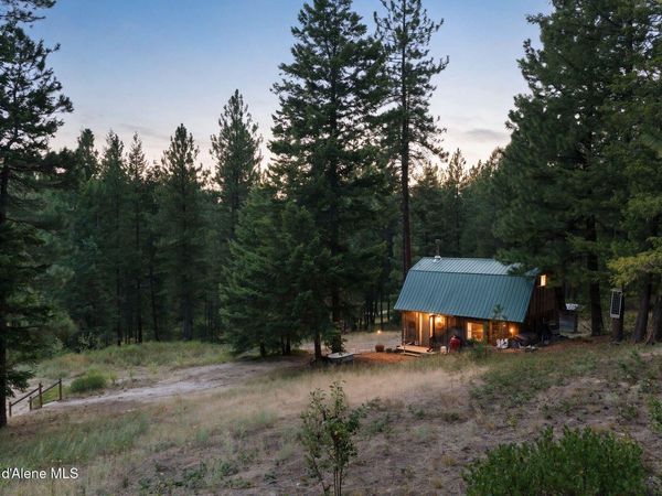 1015 Dusty Lane , Naples, ID 83847
