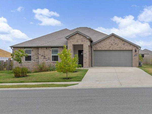 1022 Emerald Street, Prairie Grove, AR 72753