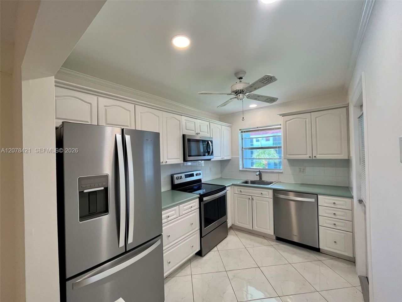 581 Blue Heron Dr , Unit 212-B, Hallandale Beach, FL 33009 Photo