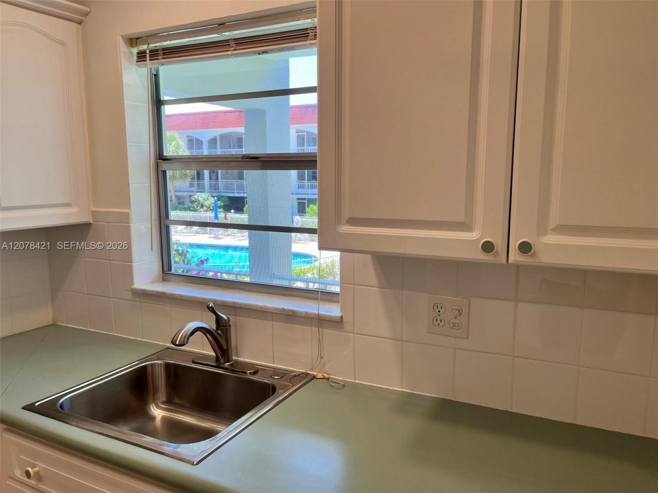 581 Blue Heron Dr , Unit 212-B, Hallandale Beach, FL 33009 Photo