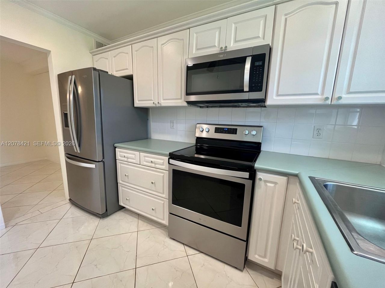 581 Blue Heron Dr , Unit 212-B, Hallandale Beach, FL 33009 Photo