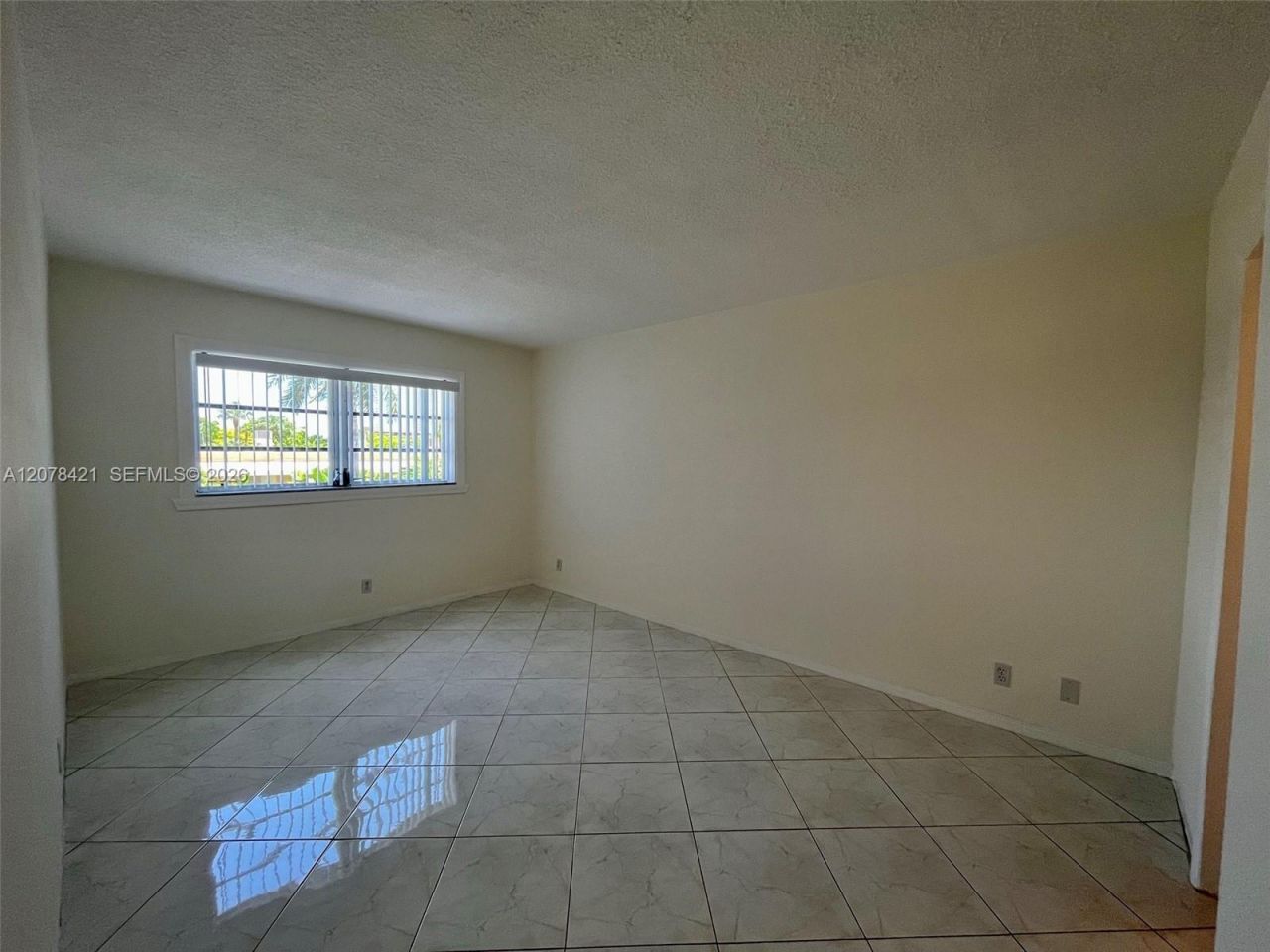 581 Blue Heron Dr , Unit 212-B, Hallandale Beach, FL 33009 Photo