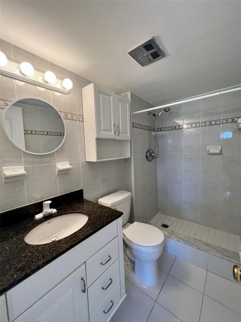 581 Blue Heron Dr , Unit 212-B, Hallandale Beach, FL 33009 Photo