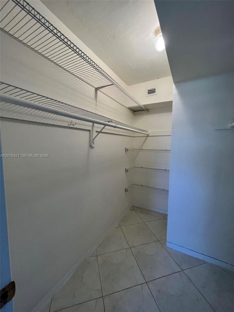 581 Blue Heron Dr , Unit 212-B, Hallandale Beach, FL 33009 Photo
