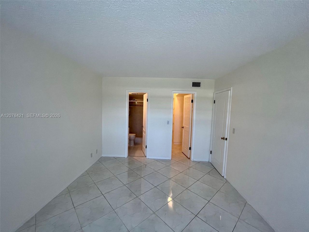 581 Blue Heron Dr , Unit 212-B, Hallandale Beach, FL 33009 Photo