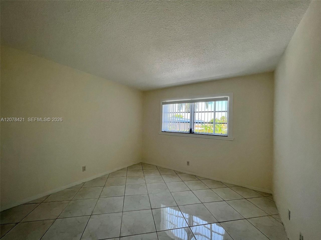 581 Blue Heron Dr , Unit 212-B, Hallandale Beach, FL 33009 Photo