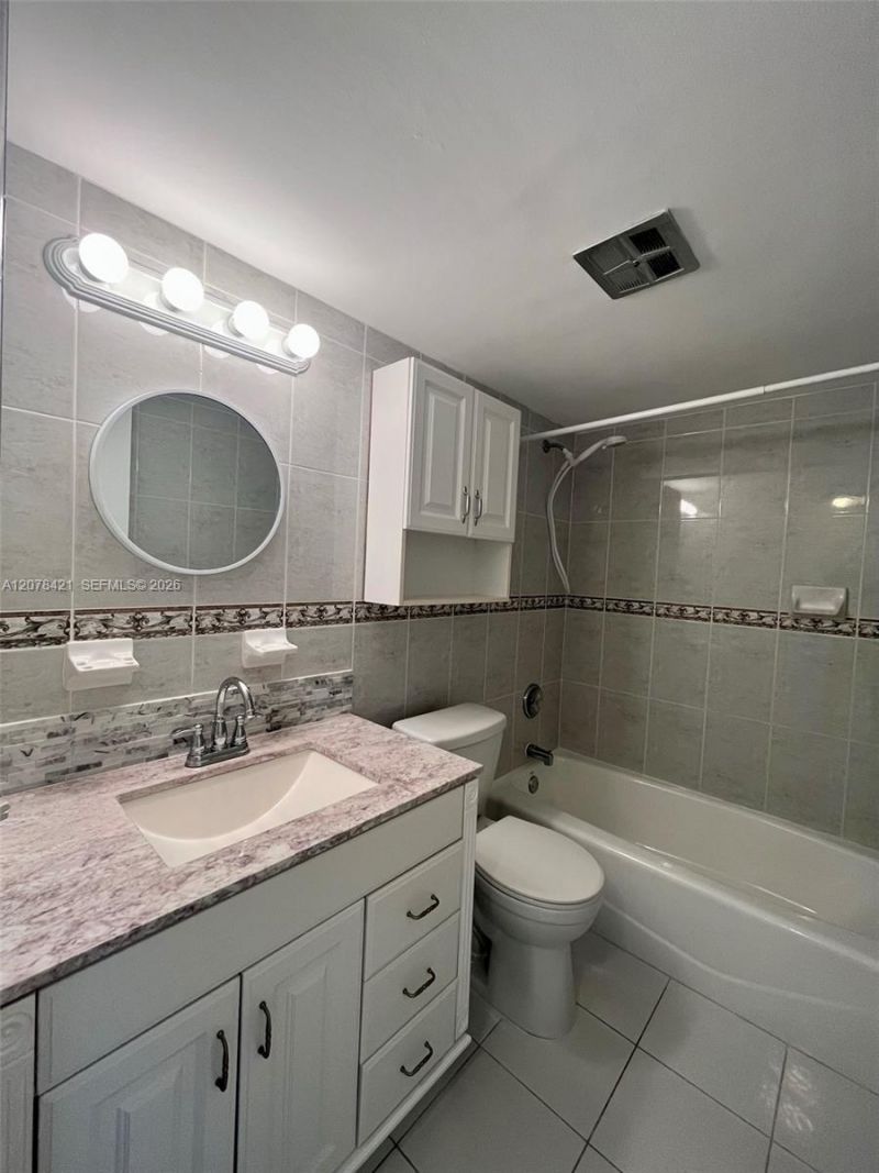 581 Blue Heron Dr , Unit 212-B, Hallandale Beach, FL 33009 Photo